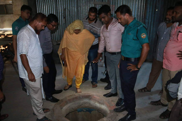 বরিশালে ভবনে জমে থাকা পানিতে এডিস মশার লার্ভা, জরিমানা 

