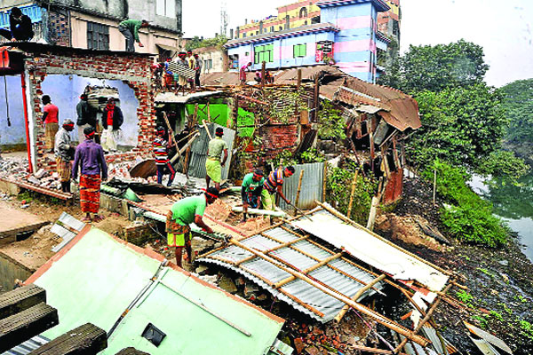 নদী-খাল দখলমুক্ত করতে দেশজুড়ে উচ্ছেদ অভিযান