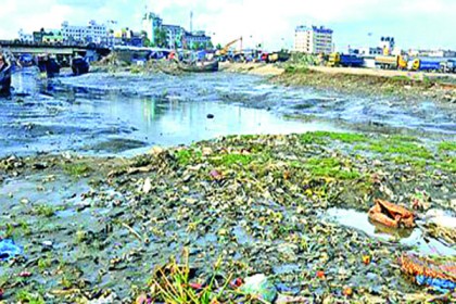 কর্ণফুলী-হালদার গলার কাঁটা প্লাস্টিক বর্জ্য