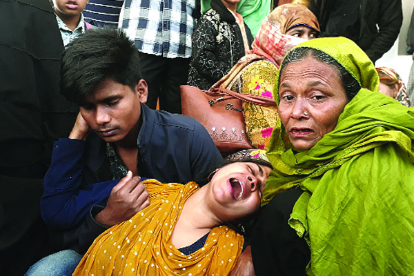 বাসের ধাক্কায় মা-ছেলেসহ নিহত ৩