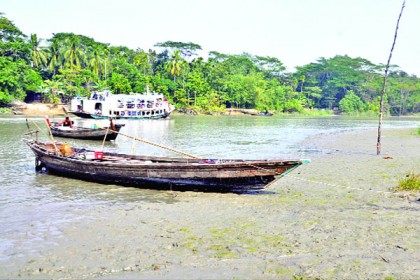 জাগছে ডুবোচর মরছে নদী