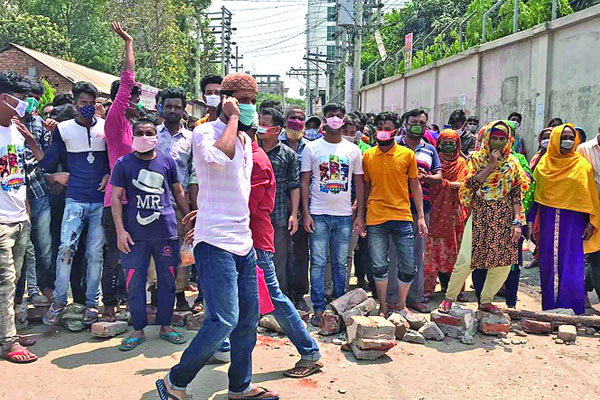 ত্রাণের দাবি নিয়ে বিভিন্ন স্থানে ক্ষোভ বিক্ষোভ