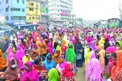 সাভার ও গাজীপুরে পোশাক শ্রমিকদের বিক্ষোভ