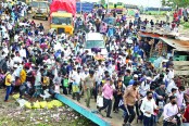 মৃত্যুঝুঁকি নিয়ে বাড়ি ফেরা