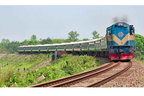 ৩১ মে থেকে ট্রেন চলাচল শুরু, এক সিট খালি রেখেই বিক্রি হবে টিকেট