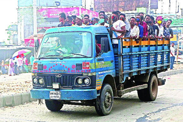 কর্মস্থলে ফিরছে হাজারো মানুষ