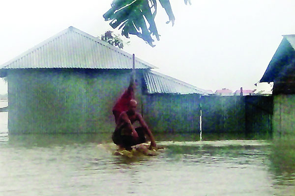 তিস্তাপাড়ে ভাঙন আতঙ্কে মানুষ