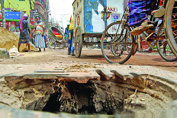 সড়কের বেহাল দশা