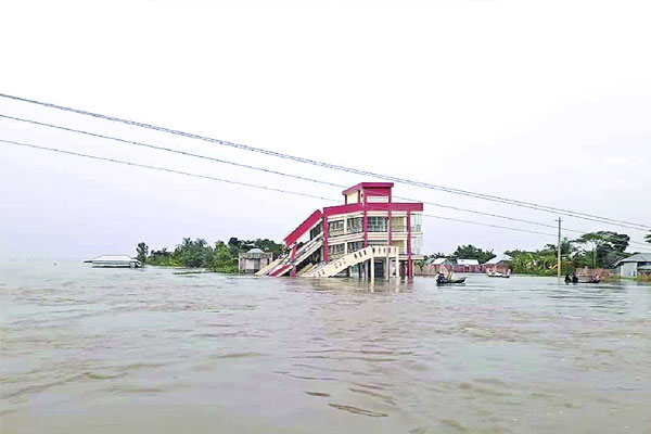 ভাঙনে বিলীন স্কুলভবন