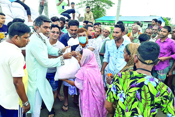 বসুন্ধরা গ্রুপের ত্রাণ বিতরণ অব্যাহত