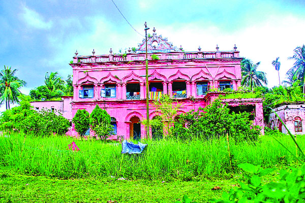 জাতীয় ঐতিহ্যের স্মৃতিবাহী লাকসাম নবাববাড়ি