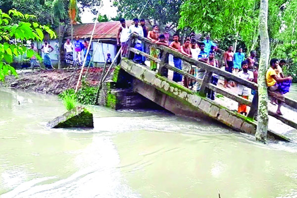 বিপৎসীমার নিচে নদ-নদীর পানি