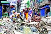 সড়কের বেহাল দশায় জনদুর্ভোগ চরমে পৌঁছেছে