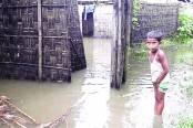 ফের প্লাবিত নিম্নাঞ্চল, ভাঙছে বাড়িঘর