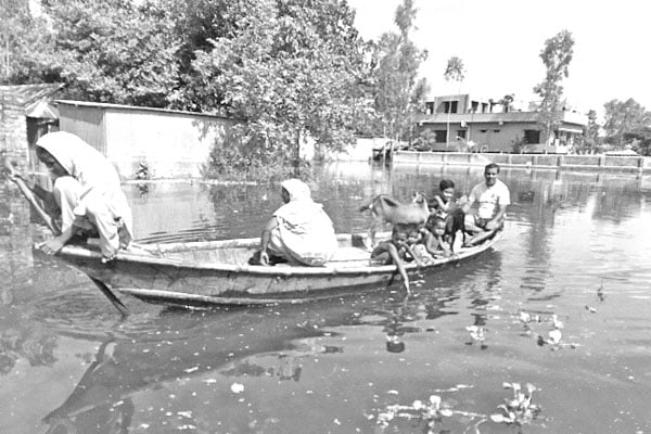 তলিয়ে গেছে রাস্তাঘাট ও বসতবাড়ি