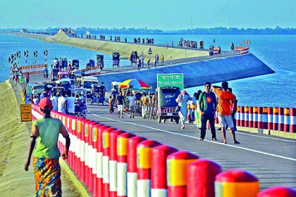 উন্নত যোগাযোগব্যবস্থা গড়ে তুলছে সরকার : প্রধানমন্ত্রী