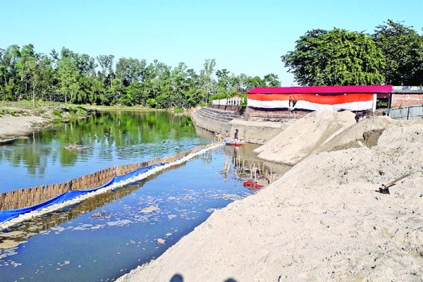 পঞ্চগড়ে প্রকাশ্যে নদী দখল