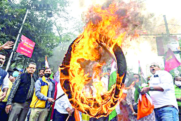 ভারতজুড়ে ধর্মঘটে পশ্চিমবঙ্গেও প্রভাব কৃষক বিক্ষোভে উত্তপ্ত হরিয়ানা