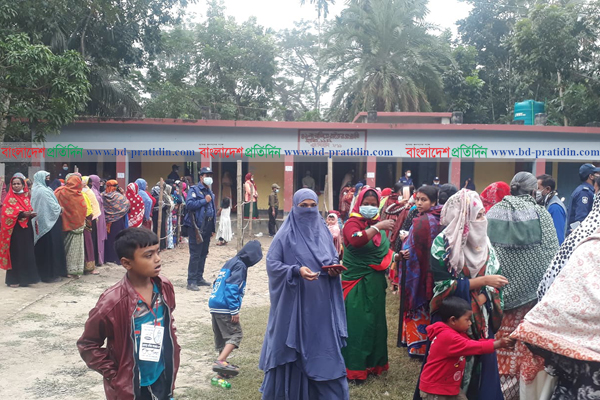 প্রতীক নিয়ে প্রচারণা, আচরণবিধি লঙ্ঘনের দায়ে আটক ২  