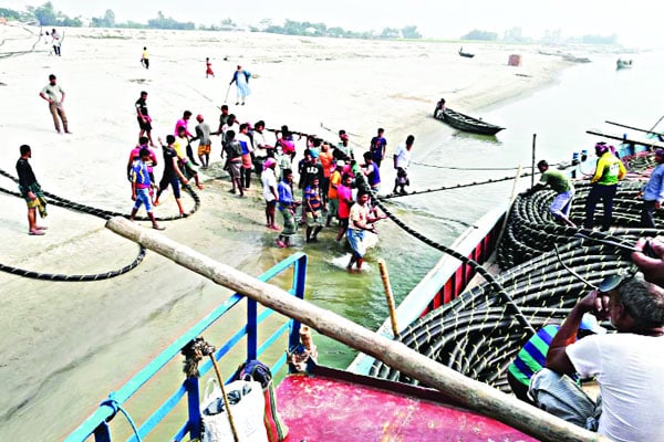 দুর্গম চরে আশার আলো