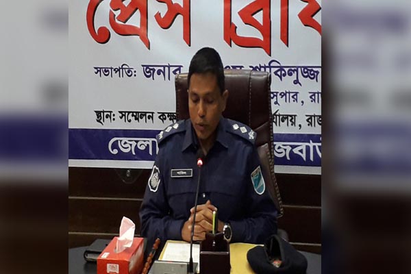 ৯৯৯-এ কল পেয়ে দৌলতদিয়া পতিতাপল্লী থেকে ১৪ কিশোরী উদ্ধার