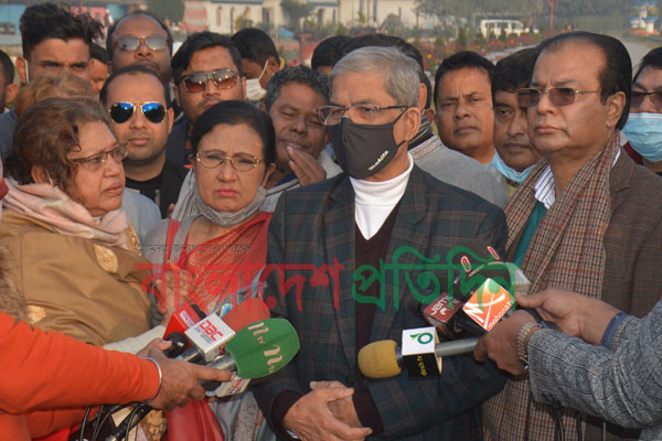 প্রধানমন্ত্রীসহ সংসদ সদস্যদের আগে ভ্যাকসিন নেয়া দরকার: মির্জা ফখরুল