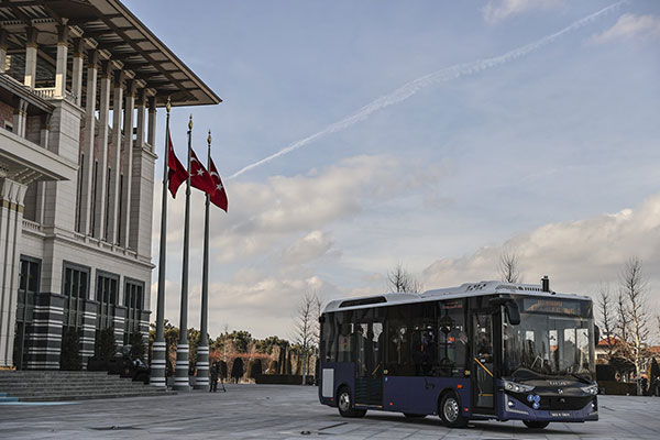 Turkey's driverless electric bus, surprise the world