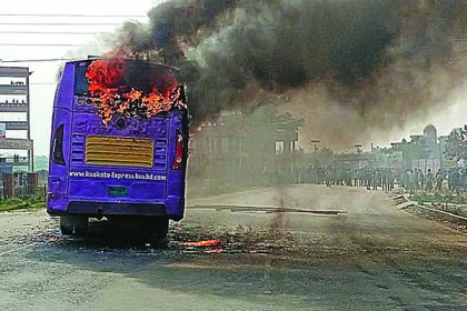 শিক্ষার্থীদের ওপর হামলায় উত্তাল বরিশাল