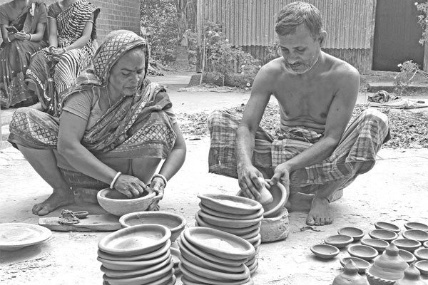 হারিয়ে যাচ্ছে নরসিংদীর মৃৎশিল্প