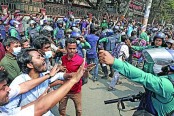 পুলিশের বাধায় পণ্ড স্বরাষ্ট্র মন্ত্রণালয় ঘেরাও