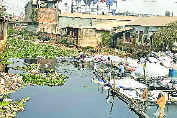 শিল্পবর্জ্যে বংশীর সর্বনাশ