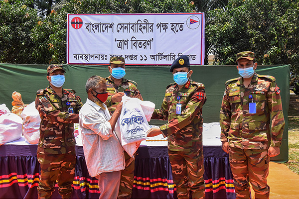 বগুড়ায় সেনাবাহিনীর ঈদ সামগ্রী পেল ২৯৩ পরিবার