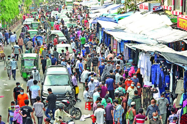 কোথাও স্বাস্থ্যবিধি মানার বালাই নেই