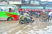 বৃষ্টি হলেই সড়কে পানি