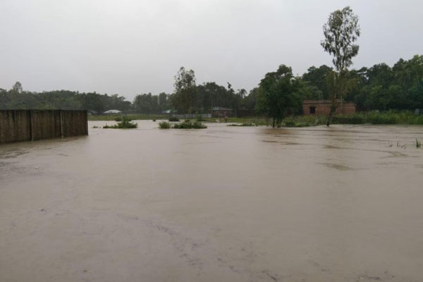 টেকনাফে টানা বর্ষণ ও পাহাড়ি ঢলে বিভিন্ন গ্রাম প্লাবিত