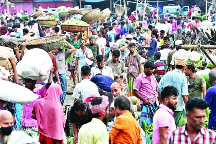 নানা ছুতায় ঘর থেকে বের হচ্ছে মানুষ