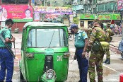 কঠোর অবস্থানে সেনাবাহিনী, পুলিশ ও বিজিবি সদস্যরা