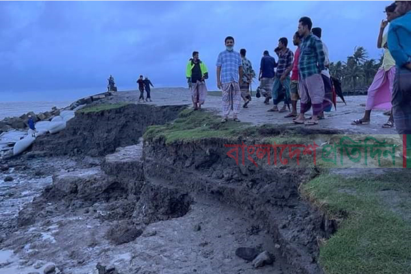 জোয়ারের পানিতে ভাঙন, হুমকিতে শাহপরীর দ্বীপের বেড়িবাঁধ