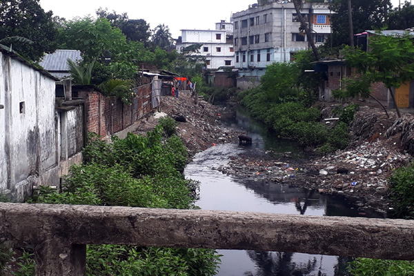 দিনাজপুরের ঘাঘড়া ক্যানেল ফের আবর্জনার ভাগাড়