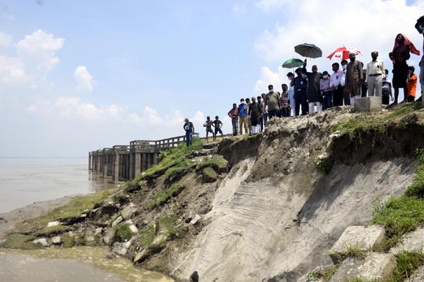 ধুনটে বন্যা নিয়ন্ত্রণ বাঁধের ২০ মিটার স্পার যমুনায় বিলীন