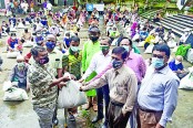 নওগাঁয় ১ হাজার  পরিবার পেল বসুন্ধরার খাদ্য সহায়তা