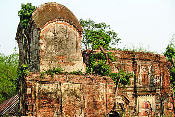 ৩০০ বছরের নান্দনিক ঐতিহ্য নওগাঁর ভাঙা মসজিদ