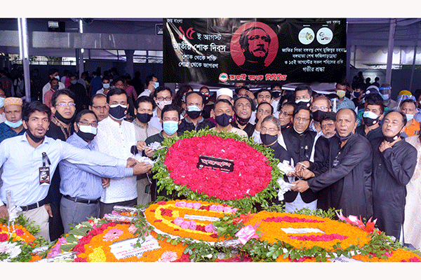 জাতির পিতার প্রতিকৃতিতে রূপালী ব্যাংকের শ্রদ্ধা নিবেদন