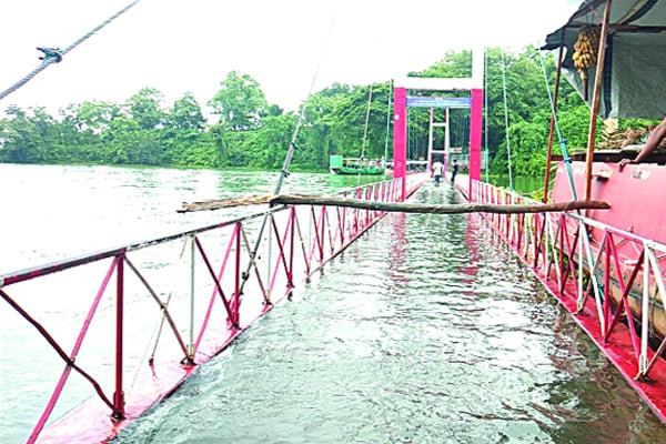 পানিতে তলিয়ে গেছে রাঙামাটির ঝুলন্ত সেতু