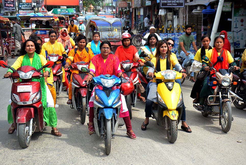 কন্যা দিবস উপলক্ষে দিনাজপুরে নারী বাইকারদের র‌্যালি