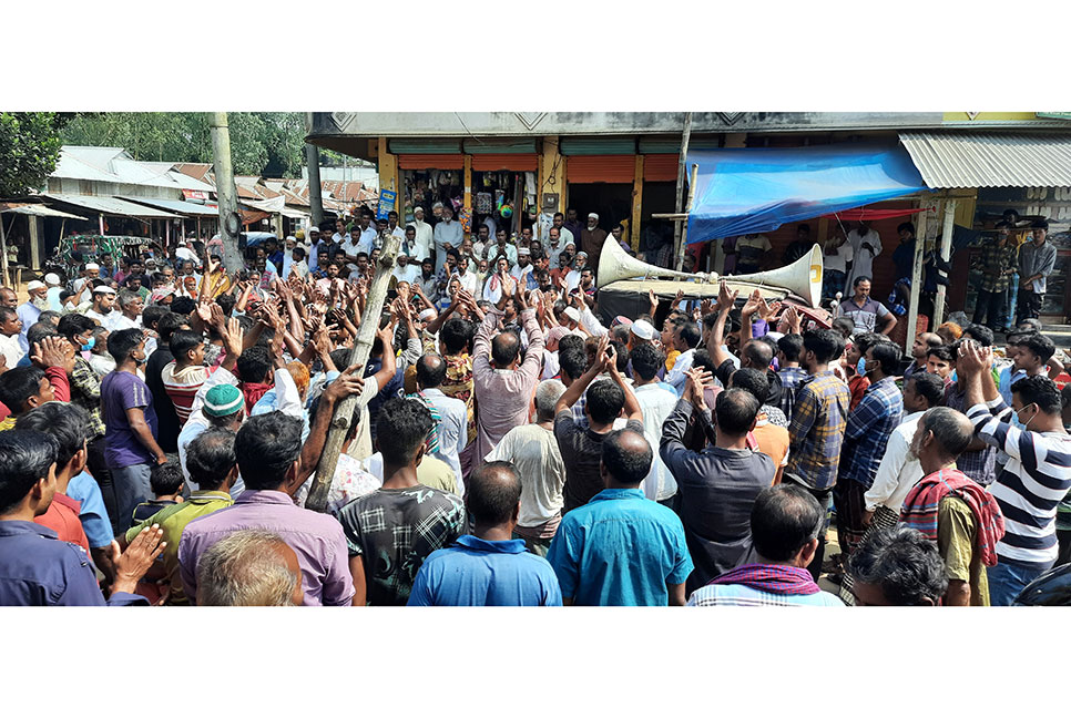 সখীপুরে স্বতন্ত্র প্রার্থীর কর্মীর ওপর হামলার প্রতিবাদে বিক্ষোভ