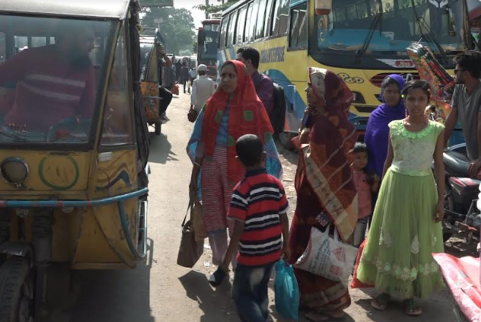 বরিশালে টানা দ্বিতীয় দিন বাস-ট্রাক বন্ধে জনদুর্ভোগ চরমে