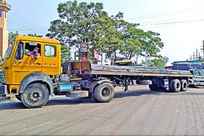 সিলেটজুড়ে পরিবহন শ্রমিকদের নৈরাজ্য