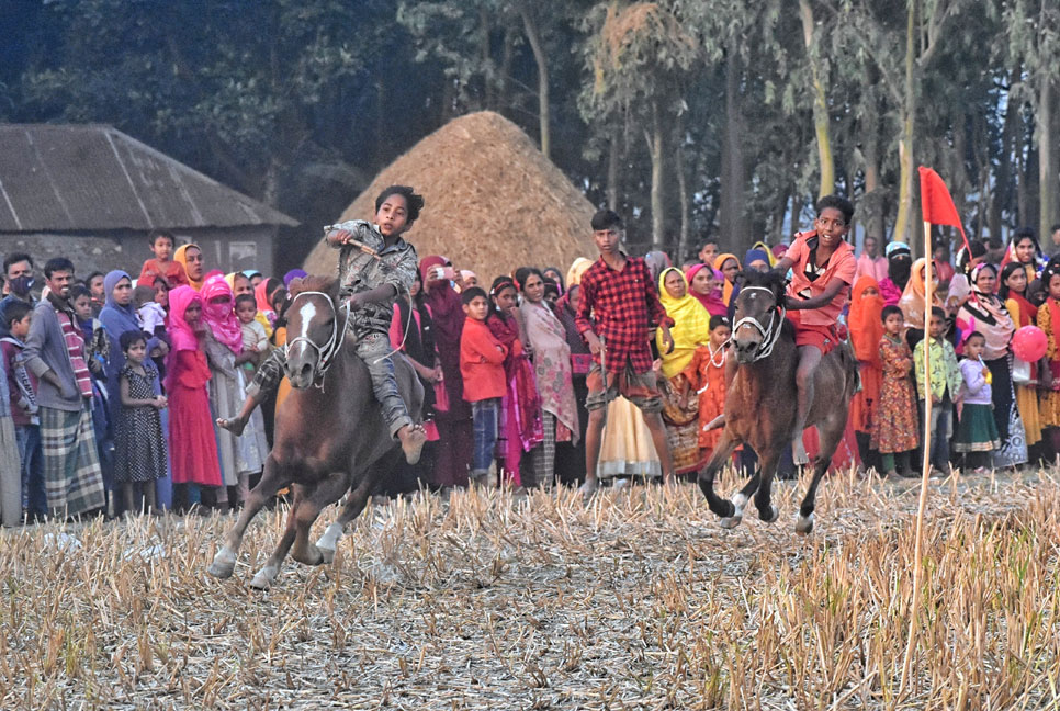 হারানো ঐতিহ্যকে ধরে রাখতে শেরপুরে ঘোরদৌড় প্রতিযোগিতা