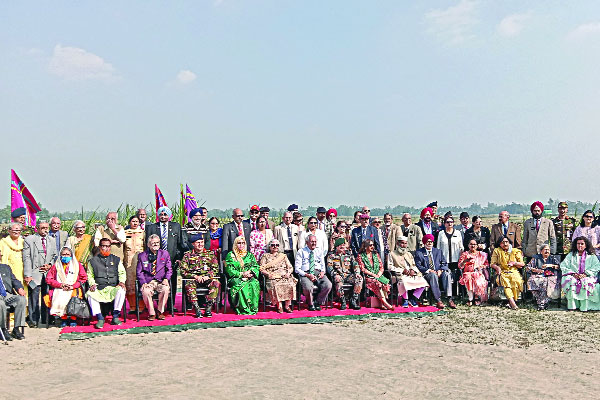 ভারতীয় সশস্ত্র বাহিনীর বীর যোদ্ধাদের টাঙ্গাইলের প্যারাড্রপিং স্থান পরিদর্শন